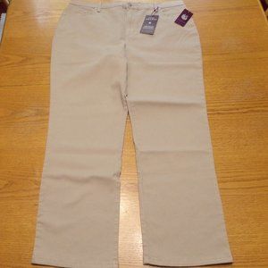 NEW! GLORIA VANDERBILT SIZE 18 Short Amanda Jeans